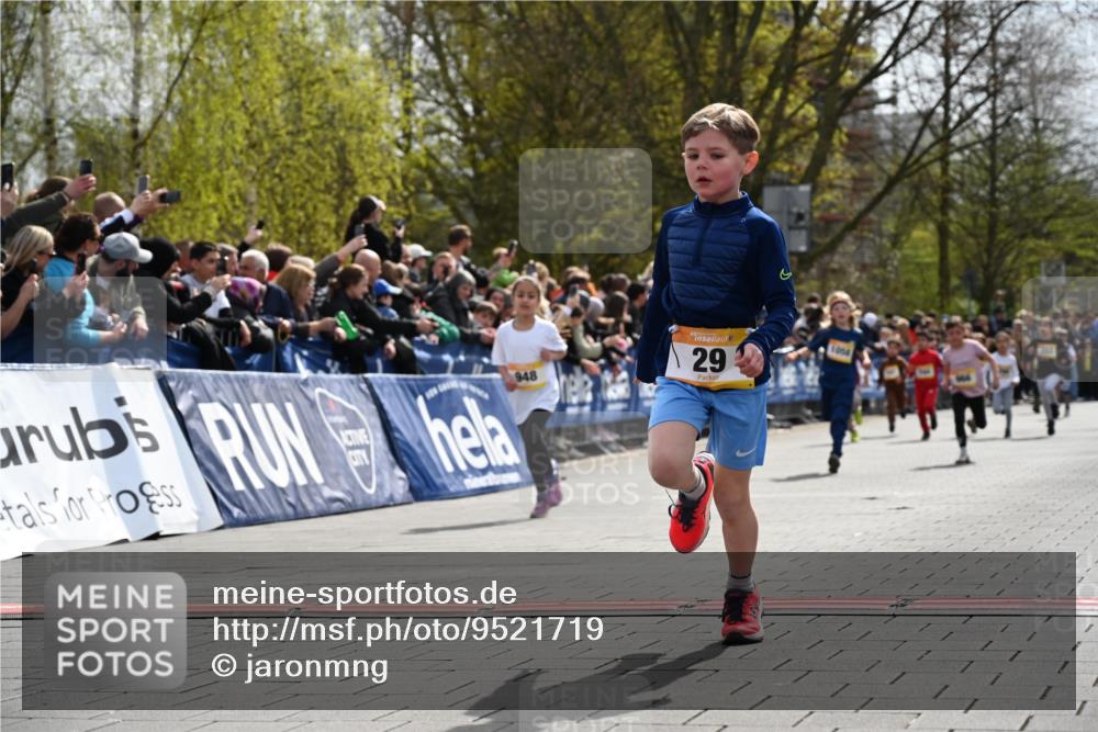 12.04.2026 - 45. Internationalen Wilhelmsburger Insellauf J. Mangold http://msf.ph/oto/9521719 12.04.2026 14:20:22 Ziel 1623, 844, 34, 949, 1607, 29, 948, 1058, 966 meine-sportfotos.de