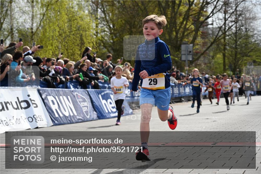 12.04.2026 - 45. Internationalen Wilhelmsburger Insellauf J. Mangold http://msf.ph/oto/9521721 12.04.2026 14:20:22 Ziel 1623, 844, 34, 949, 1607, 29, 948, 1058, 966 meine-sportfotos.de