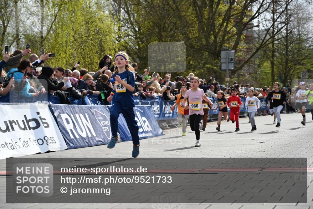 12.04.2026 - 45. Internationalen Wilhelmsburger Insellauf J. Mangold http://msf.ph/oto/9521733 12.04.2026 14:20:24 Ziel 949, 1607, 29, 948, 1058, 966, 998, 228, 298, 293, 744, 1008, 747, 262, 598 meine-sportfotos.de