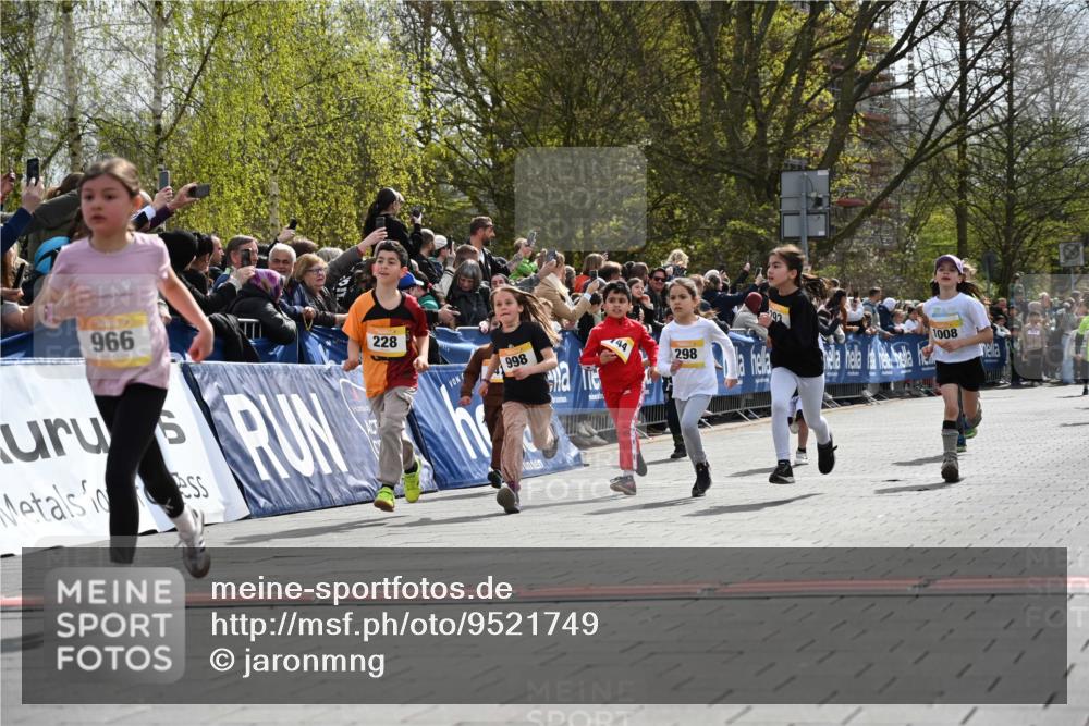 12.04.2026 - 45. Internationalen Wilhelmsburger Insellauf J. Mangold http://msf.ph/oto/9521749 12.04.2026 14:20:26 Ziel 29, 948, 1058, 966, 998, 228, 298, 293, 744, 1008, 747, 262, 598, 730, 632 meine-sportfotos.de