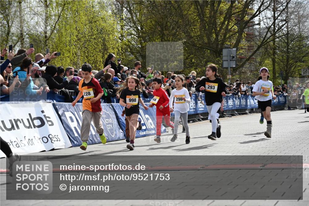 12.04.2026 - 45. Internationalen Wilhelmsburger Insellauf J. Mangold http://msf.ph/oto/9521753 12.04.2026 14:20:26 Ziel 29, 948, 1058, 966, 998, 228, 298, 293, 744, 1008, 747, 262, 598, 730, 632 meine-sportfotos.de