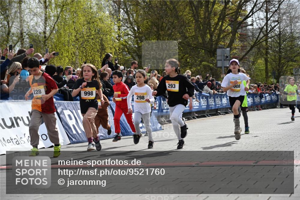 12.04.2026 - 45. Internationalen Wilhelmsburger Insellauf J. Mangold http://msf.ph/oto/9521760 12.04.2026 14:20:27 Ziel 948, 1058, 966, 998, 228, 298, 293, 744, 1008, 747, 262, 598, 730, 632, 1608 meine-sportfotos.de