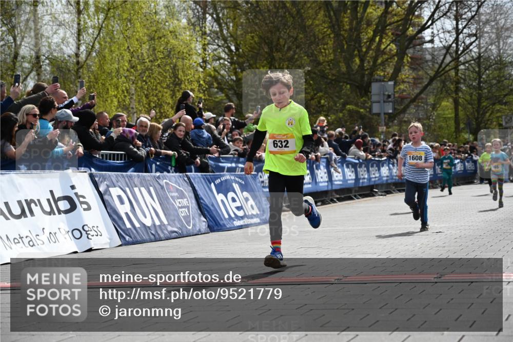 12.04.2026 - 45. Internationalen Wilhelmsburger Insellauf J. Mangold http://msf.ph/oto/9521779 12.04.2026 14:20:30 Ziel 998, 228, 298, 293, 744, 1008, 747, 262, 598, 730, 632, 1608, 165 meine-sportfotos.de