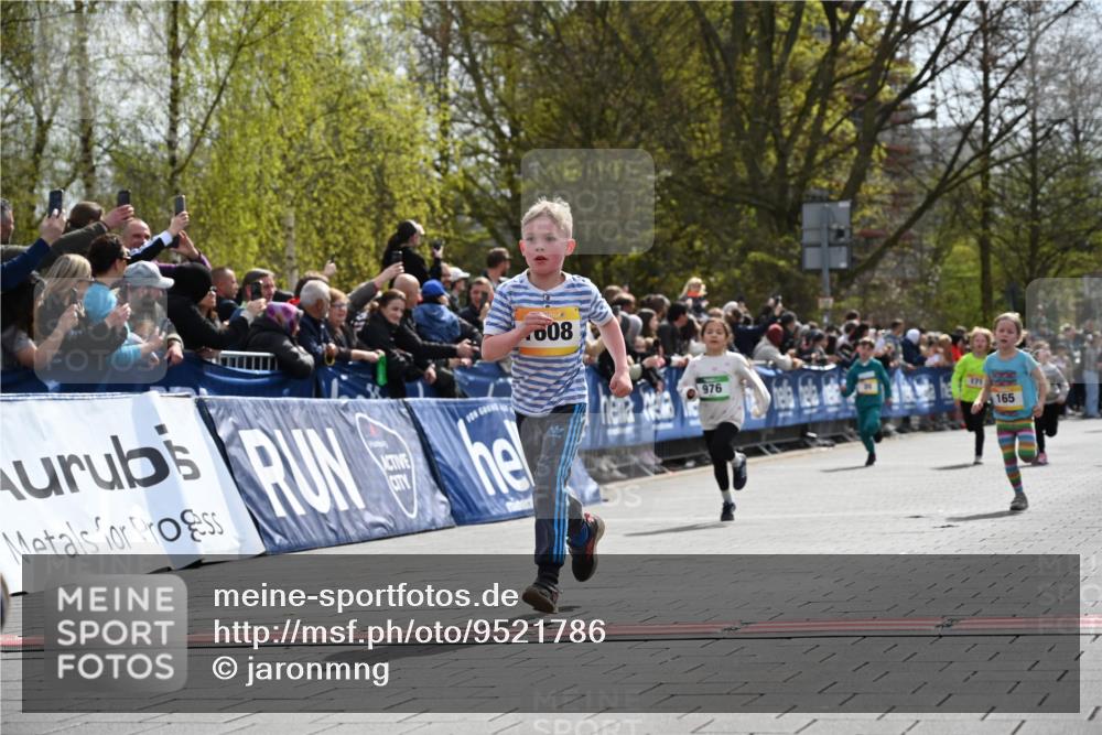 12.04.2026 - 45. Internationalen Wilhelmsburger Insellauf J. Mangold http://msf.ph/oto/9521786 12.04.2026 14:20:31 Ziel 998, 228, 298, 293, 744, 1008, 747, 262, 598, 730, 632, 1608, 165, 171 meine-sportfotos.de