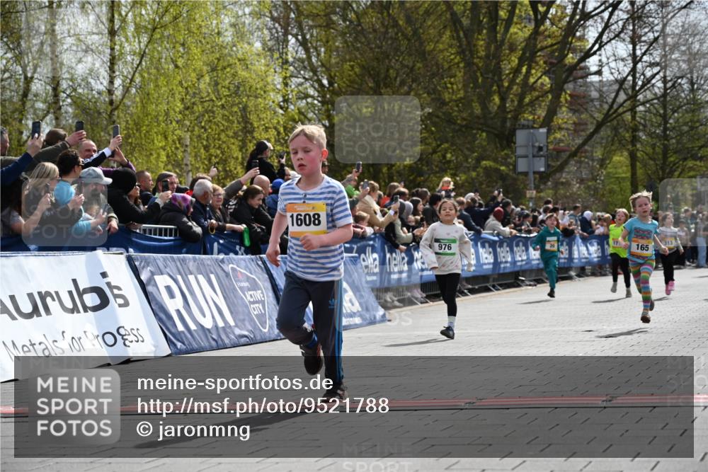 12.04.2026 - 45. Internationalen Wilhelmsburger Insellauf J. Mangold http://msf.ph/oto/9521788 12.04.2026 14:20:32 Ziel 744, 1008, 747, 262, 598, 730, 632, 1608, 165, 171, 20, 313 meine-sportfotos.de