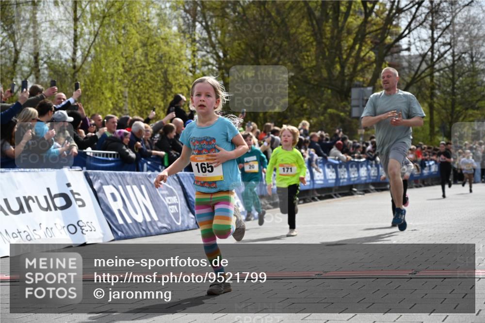 12.04.2026 - 45. Internationalen Wilhelmsburger Insellauf J. Mangold http://msf.ph/oto/9521799 12.04.2026 14:20:34 Ziel 632, 1608, 165, 171, 20, 313 meine-sportfotos.de