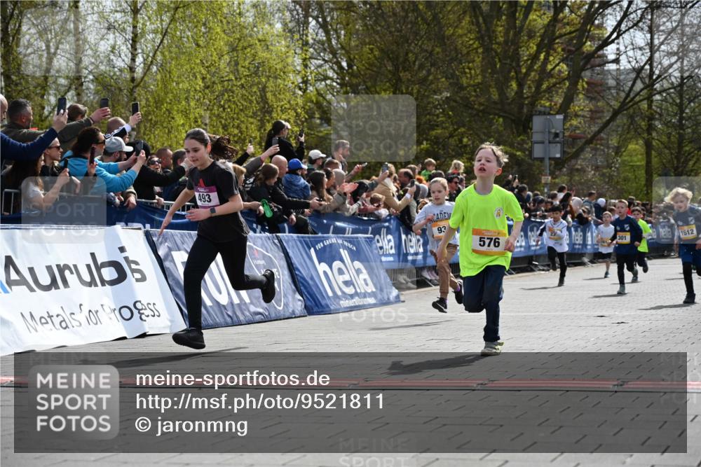 12.04.2026 - 45. Internationalen Wilhelmsburger Insellauf J. Mangold http://msf.ph/oto/9521811 12.04.2026 14:20:38 Ziel 171, 20, 313, 576, 935, 301, 61, 237 meine-sportfotos.de