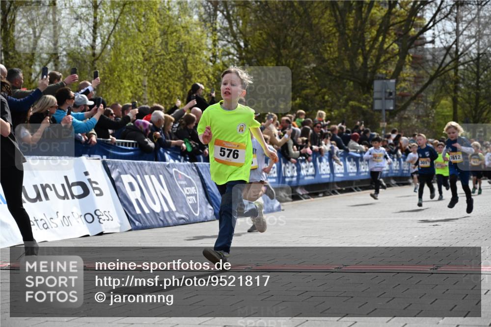 12.04.2026 - 45. Internationalen Wilhelmsburger Insellauf J. Mangold http://msf.ph/oto/9521817 12.04.2026 14:20:39 Ziel 171, 20, 313, 576, 935, 301, 61, 237, 578 meine-sportfotos.de