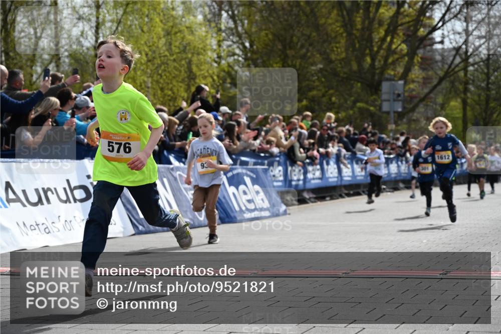 12.04.2026 - 45. Internationalen Wilhelmsburger Insellauf J. Mangold http://msf.ph/oto/9521821 12.04.2026 14:20:39 Ziel 171, 20, 313, 576, 935, 301, 61, 237, 578 meine-sportfotos.de