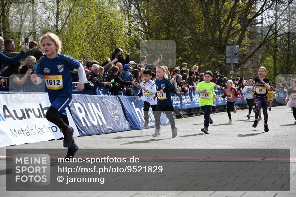 12.04.2026 - 45. Internationalen Wilhelmsburger Insellauf J. Mangold http://msf.ph/oto/9521829 12.04.2026 14:20:41 Ziel 576, 935, 301, 61, 237, 578, 751, 940, 958, 832, 1610, 3 meine-sportfotos.de