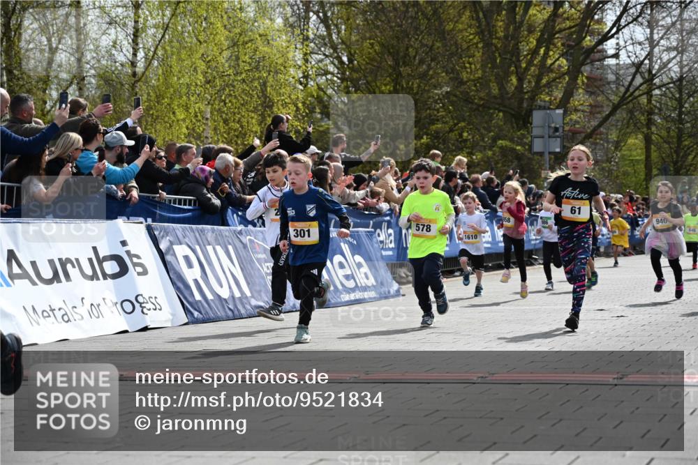 12.04.2026 - 45. Internationalen Wilhelmsburger Insellauf J. Mangold http://msf.ph/oto/9521834 12.04.2026 14:20:42 Ziel 576, 935, 301, 61, 237, 578, 751, 940, 958, 832, 1610, 3, 285, 1073, 767, 404 meine-sportfotos.de