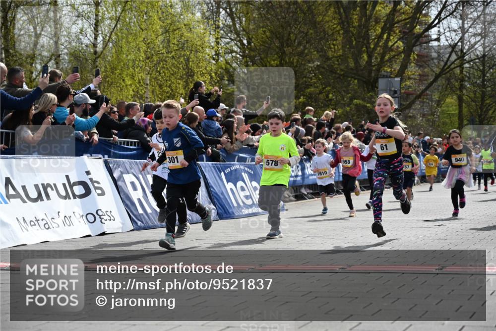 12.04.2026 - 45. Internationalen Wilhelmsburger Insellauf J. Mangold http://msf.ph/oto/9521837 12.04.2026 14:20:42 Ziel 576, 935, 301, 61, 237, 578, 751, 940, 958, 832, 1610, 3, 285, 1073, 767, 404 meine-sportfotos.de