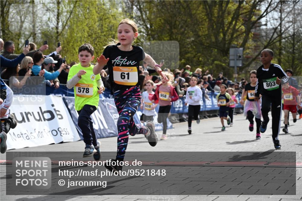 12.04.2026 - 45. Internationalen Wilhelmsburger Insellauf J. Mangold http://msf.ph/oto/9521848 12.04.2026 14:20:43 Ziel 576, 935, 301, 61, 237, 578, 751, 940, 958, 832, 1610, 3, 285, 1073, 767, 404, 318, 539 meine-sportfotos.de