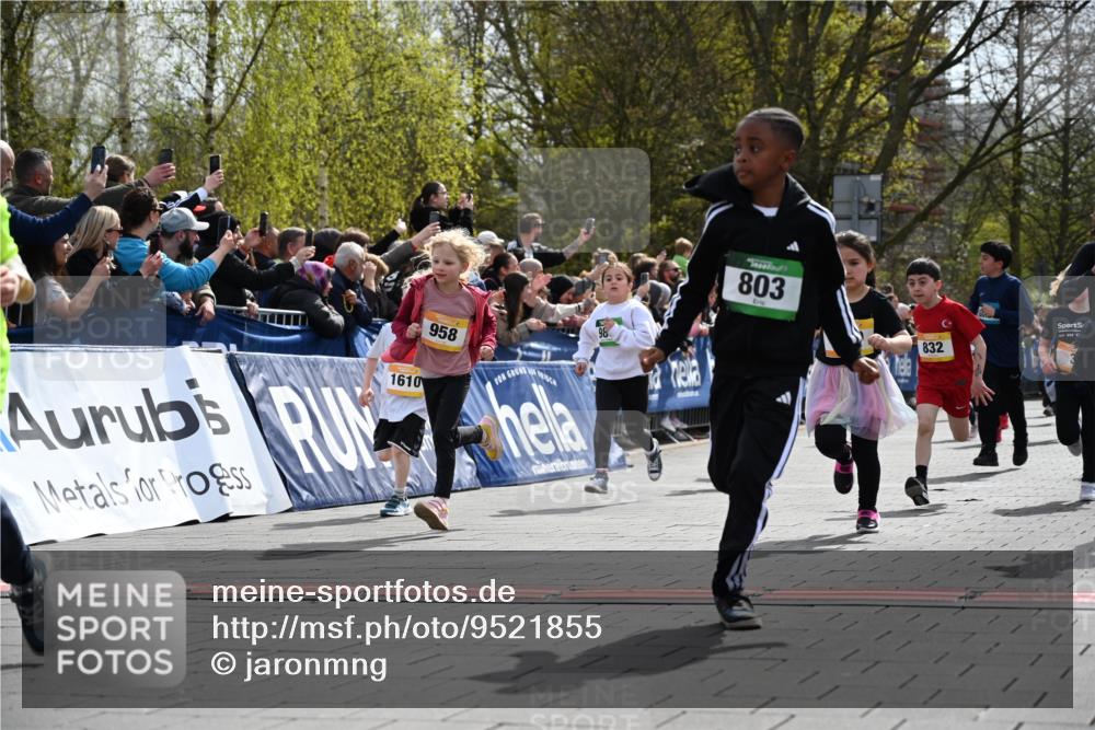 12.04.2026 - 45. Internationalen Wilhelmsburger Insellauf J. Mangold http://msf.ph/oto/9521855 12.04.2026 14:20:43 Ziel 576, 935, 301, 61, 237, 578, 751, 940, 958, 832, 1610, 3, 285, 1073, 767, 404, 318, 539 meine-sportfotos.de