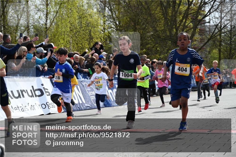 12.04.2026 - 45. Internationalen Wilhelmsburger Insellauf J. Mangold http://msf.ph/oto/9521872 12.04.2026 14:20:47 Ziel 578, 751, 940, 958, 832, 1610, 3, 285, 1073, 767, 404, 318, 539, 431, 135, 545, 537, 30, 133, 977, 84, 1606, 473, 956, 467 meine-sportfotos.de