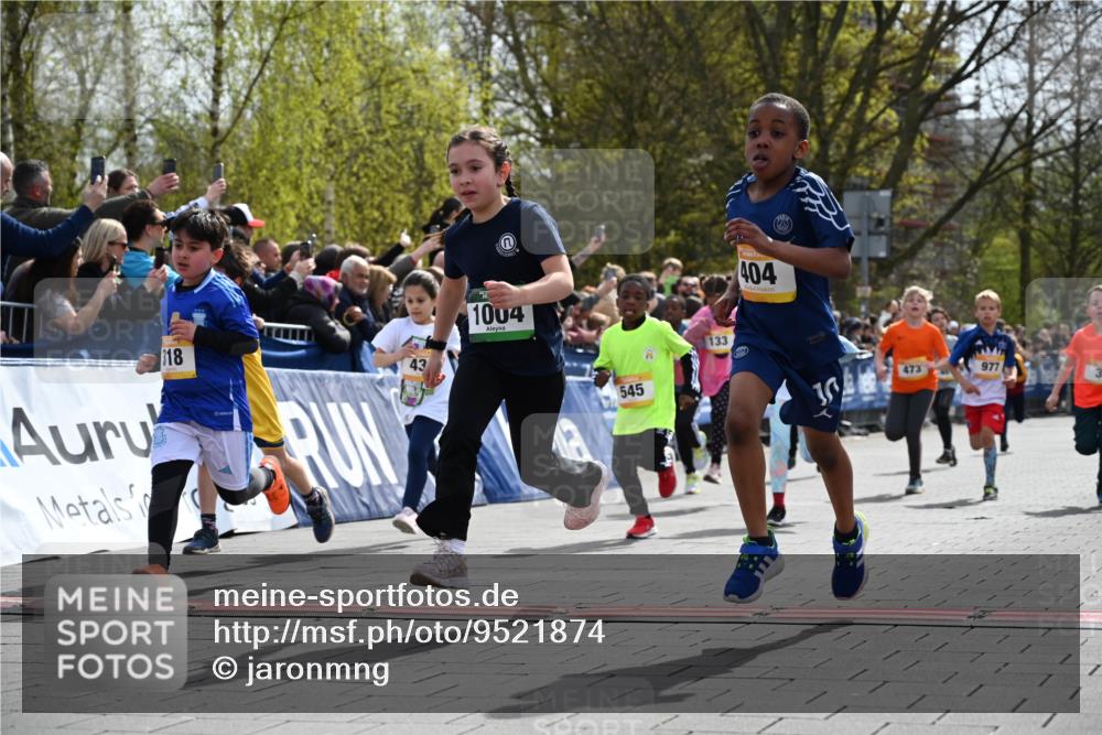 12.04.2026 - 45. Internationalen Wilhelmsburger Insellauf J. Mangold http://msf.ph/oto/9521874 12.04.2026 14:20:47 Ziel 578, 751, 940, 958, 832, 1610, 3, 285, 1073, 767, 404, 318, 539, 431, 135, 545, 537, 30, 133, 977, 84, 1606, 473, 956, 467 meine-sportfotos.de