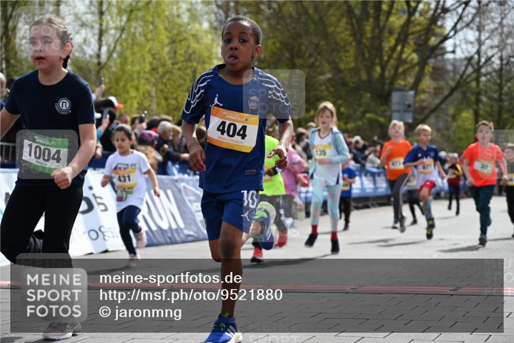 12.04.2026 - 45. Internationalen Wilhelmsburger Insellauf J. Mangold http://msf.ph/oto/9521880 12.04.2026 14:20:48 Ziel 751, 940, 958, 832, 1610, 3, 285, 1073, 767, 404, 318, 539, 431, 135, 545, 537, 30, 133, 977, 84, 1606, 473, 956, 467, 324, 299 meine-sportfotos.de