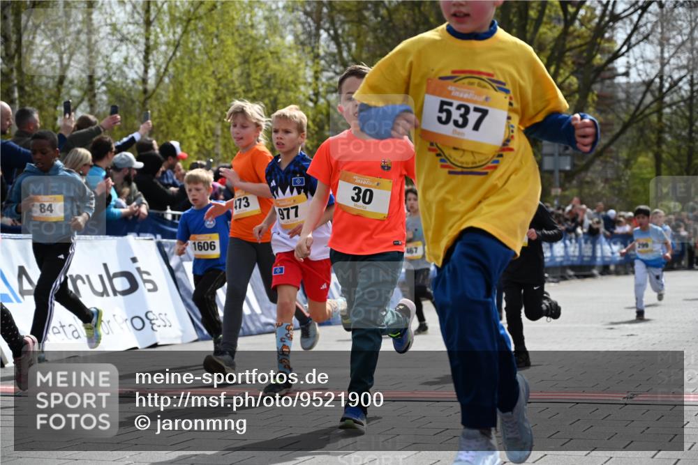 12.04.2026 - 45. Internationalen Wilhelmsburger Insellauf J. Mangold http://msf.ph/oto/9521900 12.04.2026 14:20:50 Ziel 285, 1073, 767, 404, 318, 539, 431, 135, 545, 537, 30, 133, 977, 84, 1606, 473, 956, 467, 324, 299, 1605, 278 meine-sportfotos.de