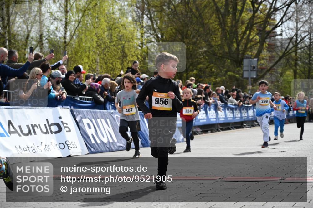 12.04.2026 - 45. Internationalen Wilhelmsburger Insellauf J. Mangold http://msf.ph/oto/9521905 12.04.2026 14:20:51 Ziel 318, 539, 431, 135, 545, 537, 30, 133, 977, 84, 1606, 473, 956, 467, 324, 299, 1605, 278 meine-sportfotos.de