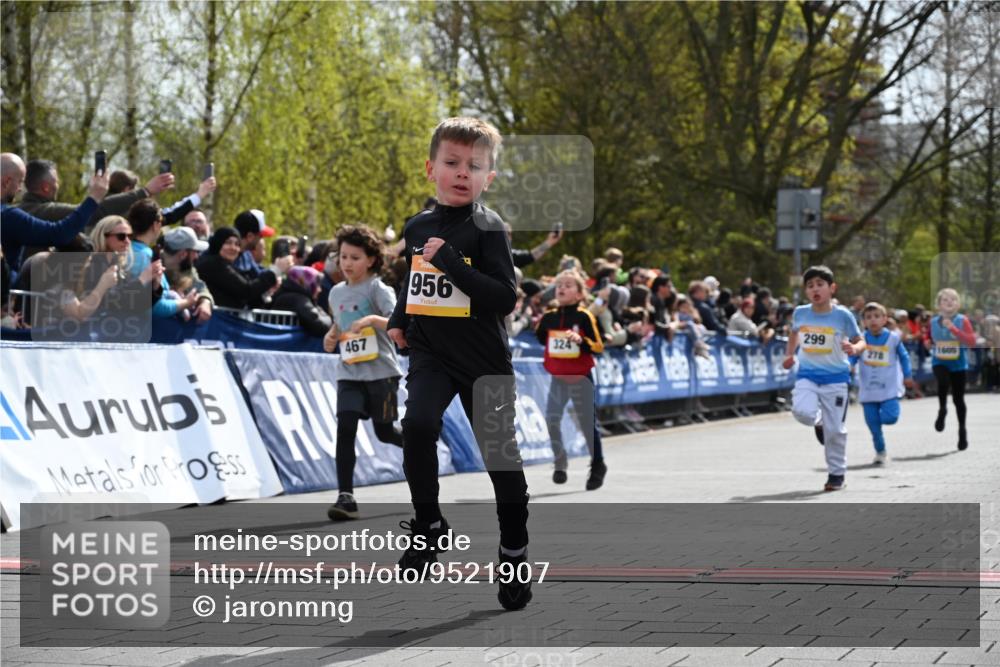 12.04.2026 - 45. Internationalen Wilhelmsburger Insellauf J. Mangold http://msf.ph/oto/9521907 12.04.2026 14:20:51 Ziel 318, 539, 431, 135, 545, 537, 30, 133, 977, 84, 1606, 473, 956, 467, 324, 299, 1605, 278 meine-sportfotos.de