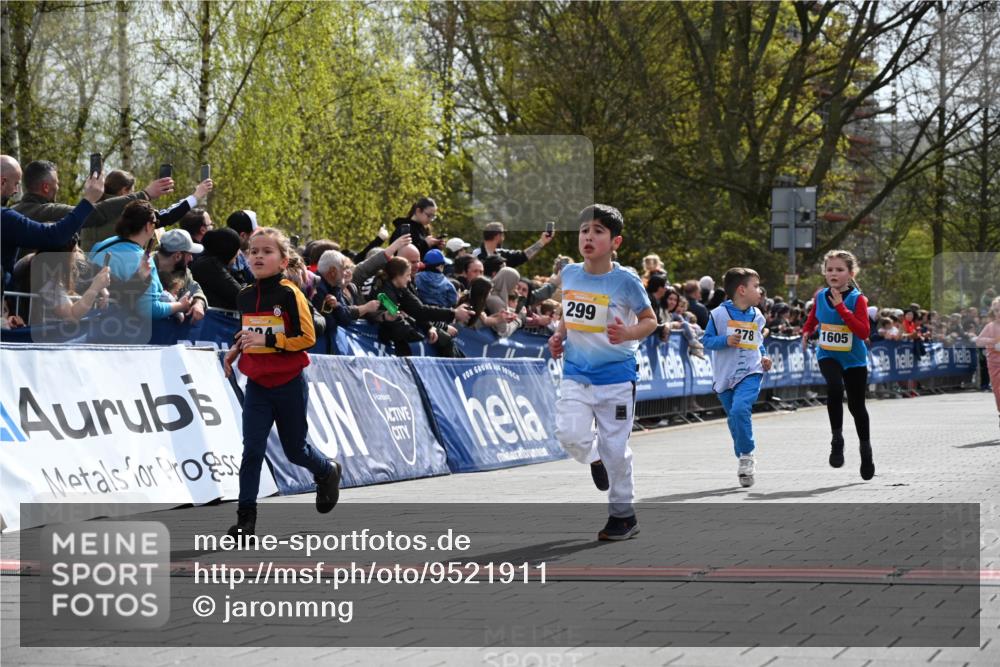 12.04.2026 - 45. Internationalen Wilhelmsburger Insellauf J. Mangold http://msf.ph/oto/9521911 12.04.2026 14:20:52 Ziel 431, 135, 545, 537, 30, 133, 977, 84, 1606, 473, 956, 467, 324, 299, 1605, 278, 760 meine-sportfotos.de