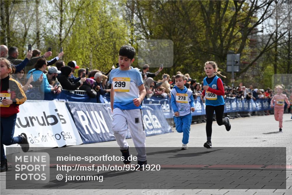 12.04.2026 - 45. Internationalen Wilhelmsburger Insellauf J. Mangold http://msf.ph/oto/9521920 12.04.2026 14:20:53 Ziel 537, 30, 133, 977, 84, 1606, 473, 956, 467, 324, 299, 1605, 278, 760 meine-sportfotos.de