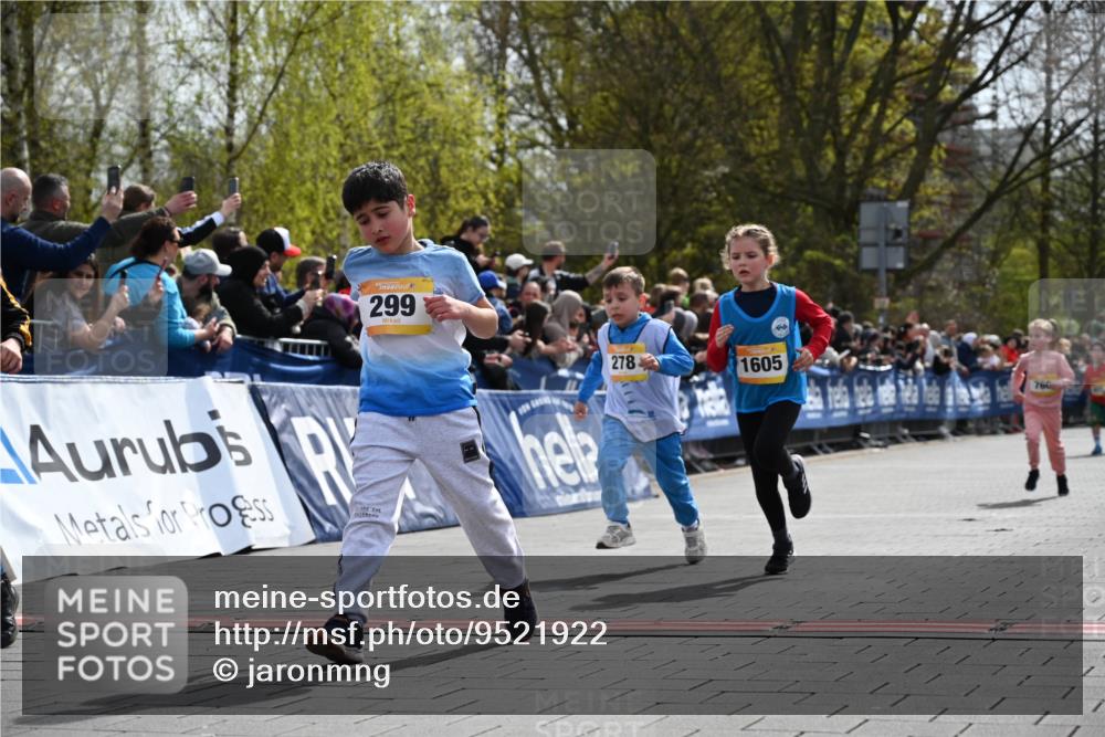 12.04.2026 - 45. Internationalen Wilhelmsburger Insellauf J. Mangold http://msf.ph/oto/9521922 12.04.2026 14:20:53 Ziel 537, 30, 133, 977, 84, 1606, 473, 956, 467, 324, 299, 1605, 278, 760 meine-sportfotos.de