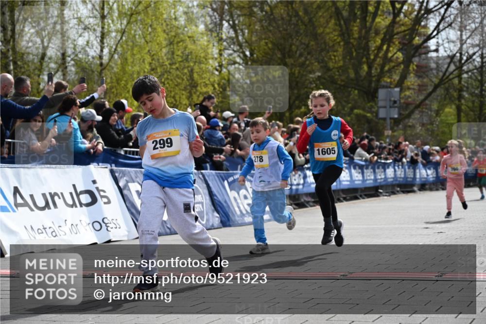 12.04.2026 - 45. Internationalen Wilhelmsburger Insellauf J. Mangold http://msf.ph/oto/9521923 12.04.2026 14:20:53 Ziel 537, 30, 133, 977, 84, 1606, 473, 956, 467, 324, 299, 1605, 278, 760 meine-sportfotos.de