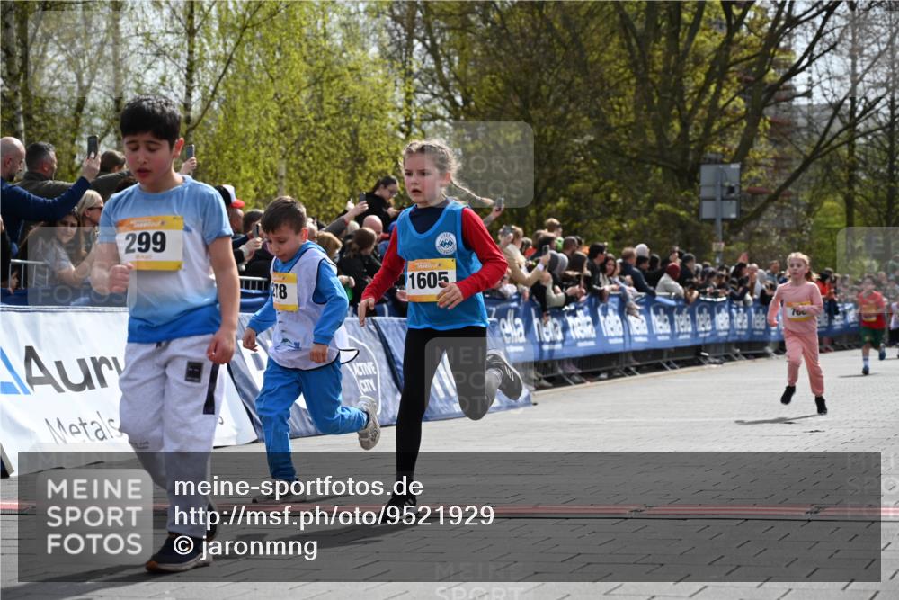 12.04.2026 - 45. Internationalen Wilhelmsburger Insellauf J. Mangold http://msf.ph/oto/9521929 12.04.2026 14:20:53 Ziel 537, 30, 133, 977, 84, 1606, 473, 956, 467, 324, 299, 1605, 278, 760 meine-sportfotos.de