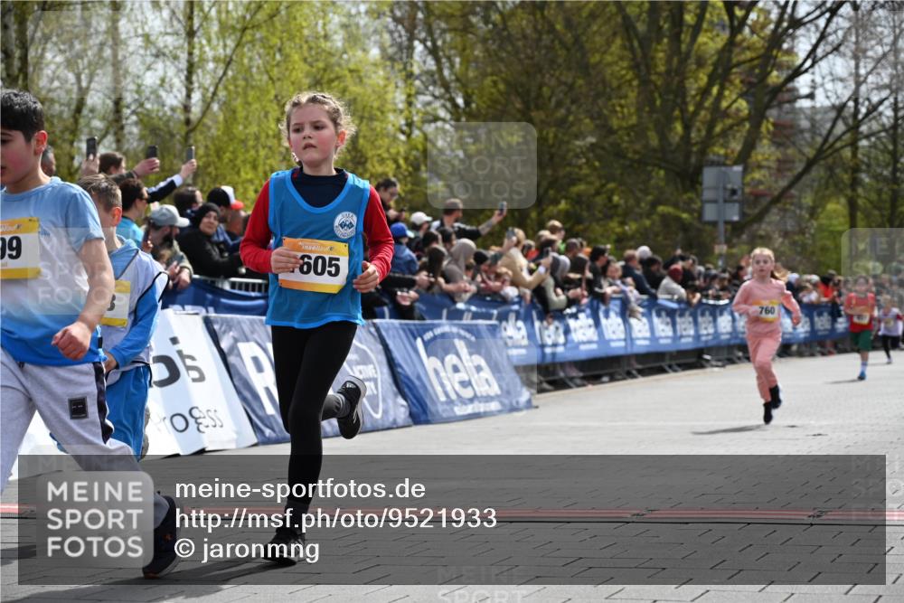 12.04.2026 - 45. Internationalen Wilhelmsburger Insellauf J. Mangold http://msf.ph/oto/9521933 12.04.2026 14:20:54 Ziel 1606, 473, 956, 467, 324, 299, 1605, 278, 760 meine-sportfotos.de
