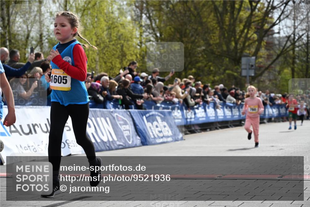 12.04.2026 - 45. Internationalen Wilhelmsburger Insellauf J. Mangold http://msf.ph/oto/9521936 12.04.2026 14:20:54 Ziel 1606, 473, 956, 467, 324, 299, 1605, 278, 760 meine-sportfotos.de