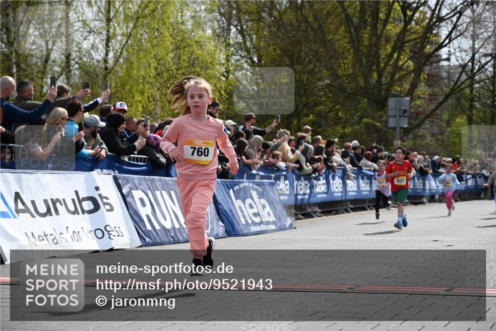 12.04.2026 - 45. Internationalen Wilhelmsburger Insellauf J. Mangold http://msf.ph/oto/9521943 12.04.2026 14:20:56 Ziel 324, 299, 1605, 278, 760, 257, 463, 437, 1616, 692 meine-sportfotos.de