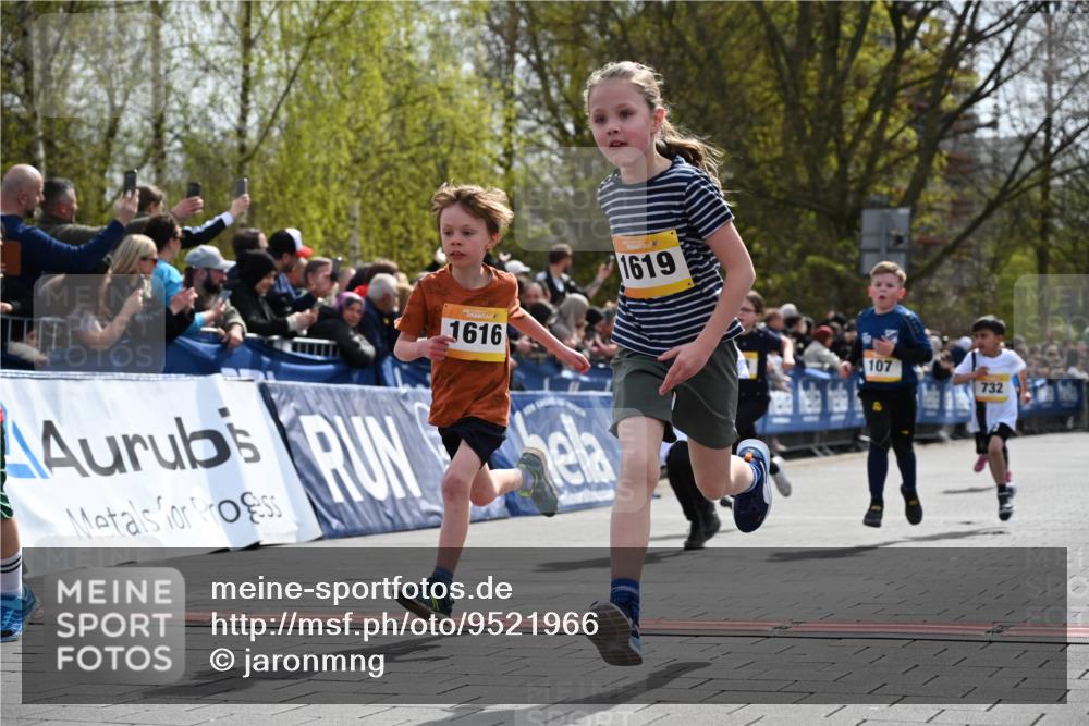 12.04.2026 - 45. Internationalen Wilhelmsburger Insellauf J. Mangold http://msf.ph/oto/9521966 12.04.2026 14:21:01 Ziel 257, 463, 437, 1616, 692, 696, 107, 818, 732, 756, 1603, 162 meine-sportfotos.de