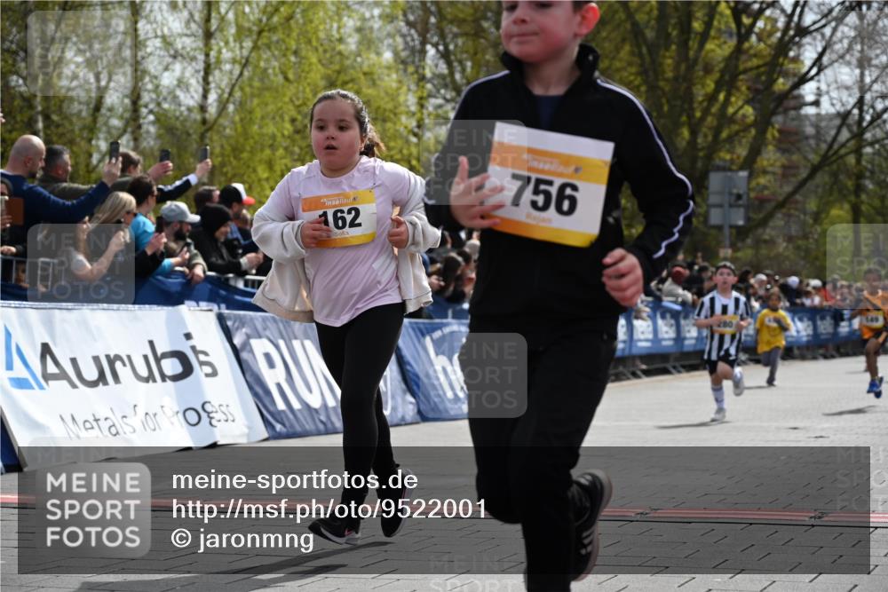 12.04.2026 - 45. Internationalen Wilhelmsburger Insellauf J. Mangold http://msf.ph/oto/9522001 12.04.2026 14:21:05 Ziel 696, 107, 818, 732, 756, 1603, 162, 280, 149 meine-sportfotos.de