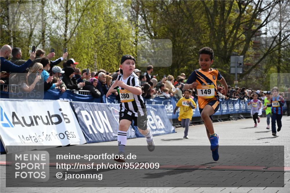 12.04.2026 - 45. Internationalen Wilhelmsburger Insellauf J. Mangold http://msf.ph/oto/9522009 12.04.2026 14:21:08 Ziel 756, 1603, 162, 280, 149, 634, 812, 618, 241 meine-sportfotos.de