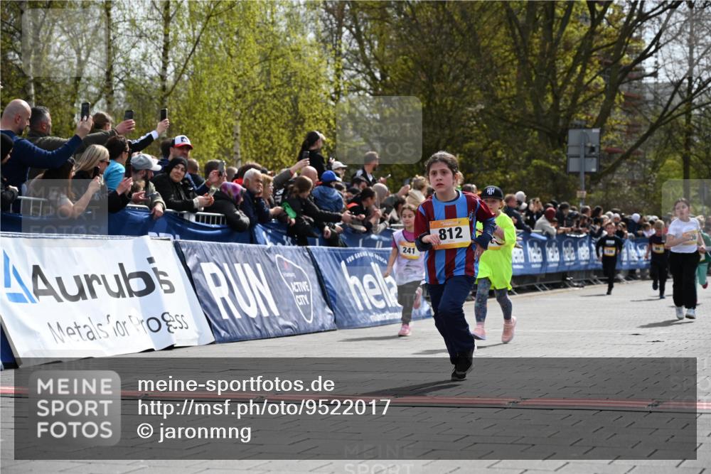 12.04.2026 - 45. Internationalen Wilhelmsburger Insellauf J. Mangold http://msf.ph/oto/9522017 12.04.2026 14:21:10 Ziel 280, 149, 634, 812, 618, 241, 306, 1001 meine-sportfotos.de