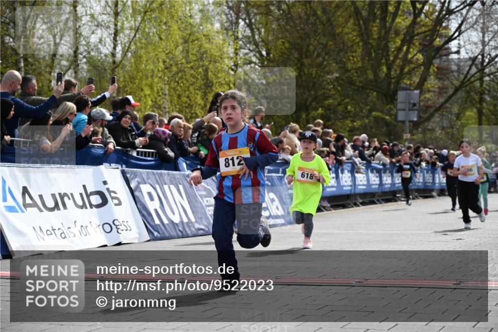 12.04.2026 - 45. Internationalen Wilhelmsburger Insellauf J. Mangold http://msf.ph/oto/9522023 12.04.2026 14:21:11 Ziel 280, 149, 634, 812, 618, 241, 306, 1001, 130, 126, 460 meine-sportfotos.de