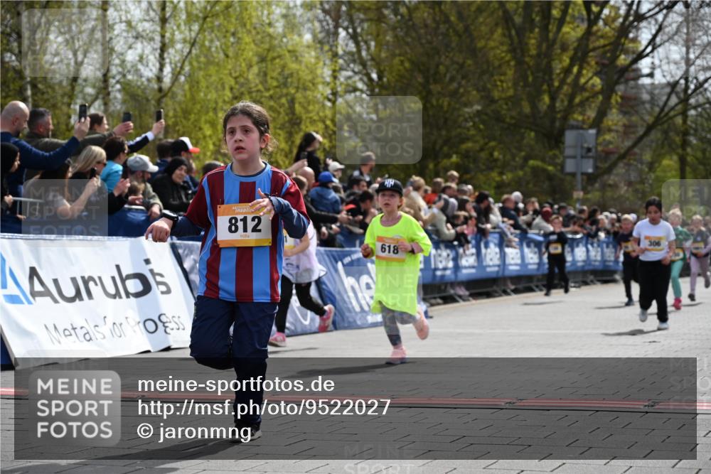 12.04.2026 - 45. Internationalen Wilhelmsburger Insellauf J. Mangold http://msf.ph/oto/9522027 12.04.2026 14:21:11 Ziel 280, 149, 634, 812, 618, 241, 306, 1001, 130, 126, 460 meine-sportfotos.de
