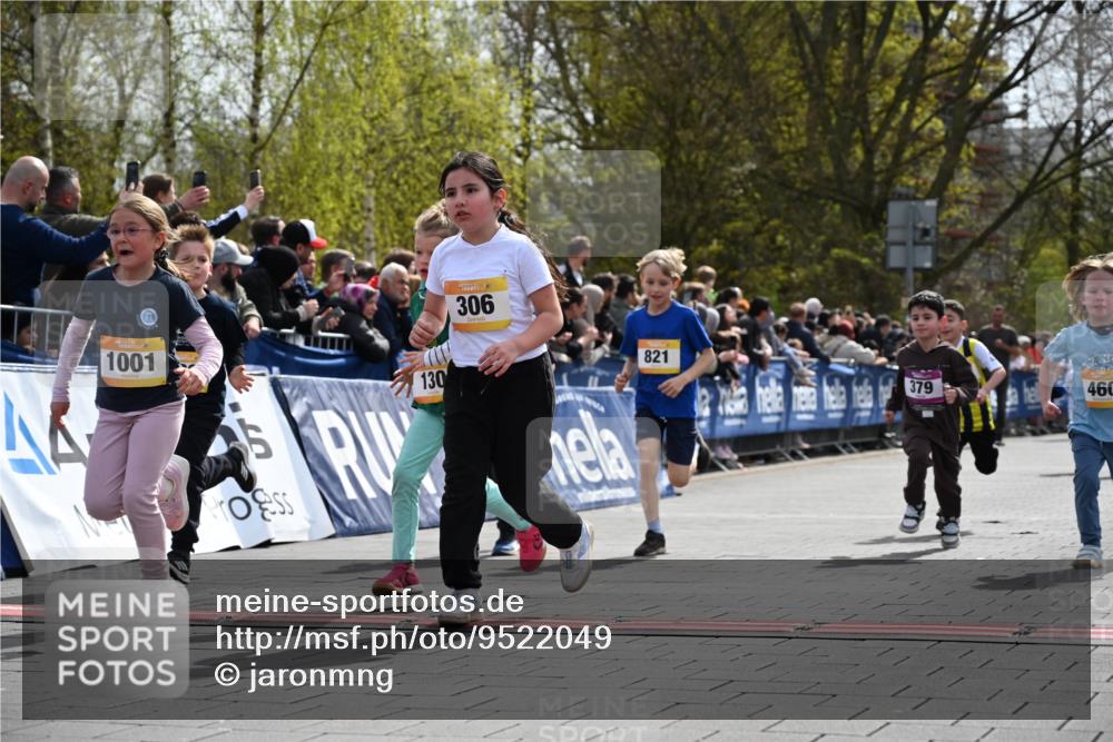12.04.2026 - 45. Internationalen Wilhelmsburger Insellauf J. Mangold http://msf.ph/oto/9522049 12.04.2026 14:21:15 Ziel 618, 241, 306, 1001, 130, 126, 460, 821, 99, 771, 62, 768, 937, 263 meine-sportfotos.de