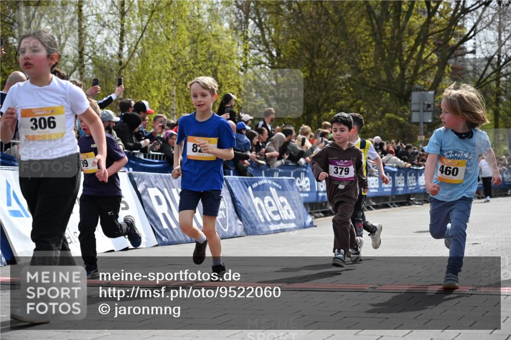 12.04.2026 - 45. Internationalen Wilhelmsburger Insellauf J. Mangold http://msf.ph/oto/9522060 12.04.2026 14:21:16 Ziel 618, 241, 306, 1001, 130, 126, 460, 821, 99, 771, 62, 768, 937, 263, 139, 1611 meine-sportfotos.de