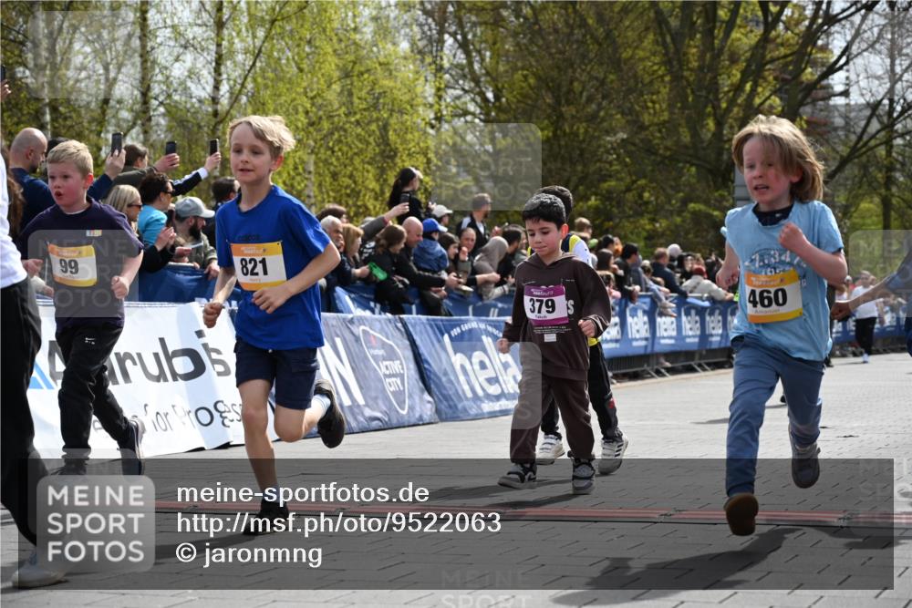 12.04.2026 - 45. Internationalen Wilhelmsburger Insellauf J. Mangold http://msf.ph/oto/9522063 12.04.2026 14:21:16 Ziel 618, 241, 306, 1001, 130, 126, 460, 821, 99, 771, 62, 768, 937, 263, 139, 1611 meine-sportfotos.de