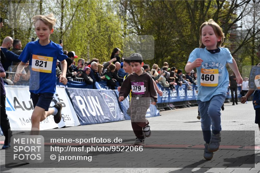 12.04.2026 - 45. Internationalen Wilhelmsburger Insellauf J. Mangold http://msf.ph/oto/9522066 12.04.2026 14:21:16 Ziel 618, 241, 306, 1001, 130, 126, 460, 821, 99, 771, 62, 768, 937, 263, 139, 1611 meine-sportfotos.de