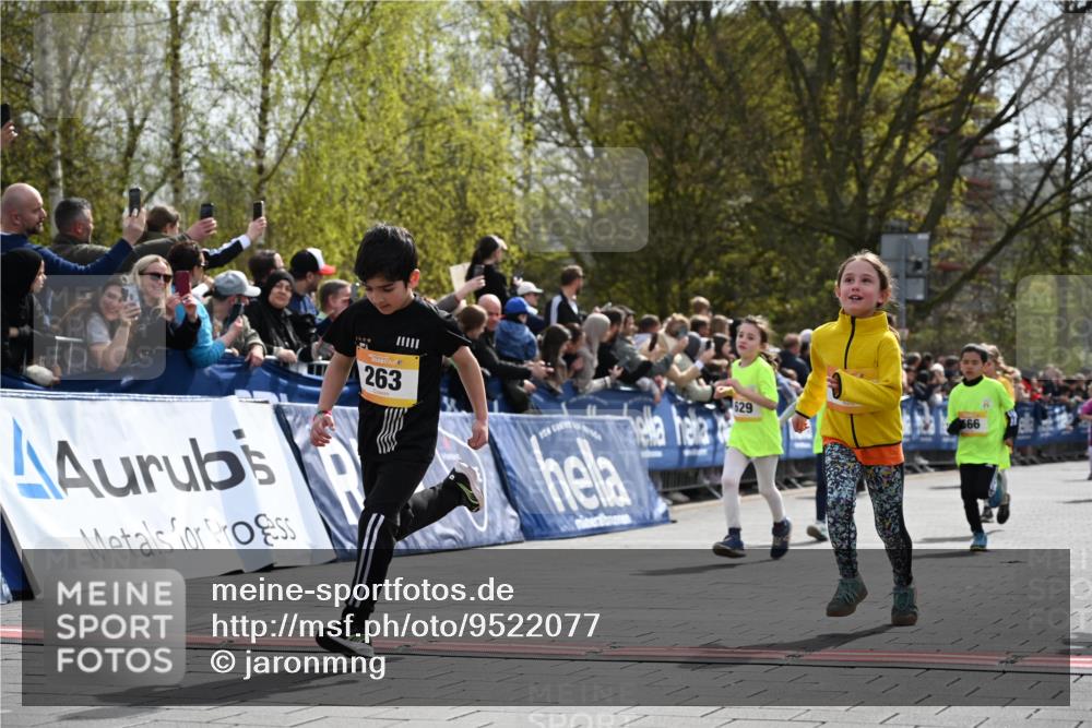 12.04.2026 - 45. Internationalen Wilhelmsburger Insellauf J. Mangold http://msf.ph/oto/9522077 12.04.2026 14:21:20 Ziel 821, 99, 771, 62, 768, 937, 263, 139, 1611, 629, 566, 564, 607, 980 meine-sportfotos.de