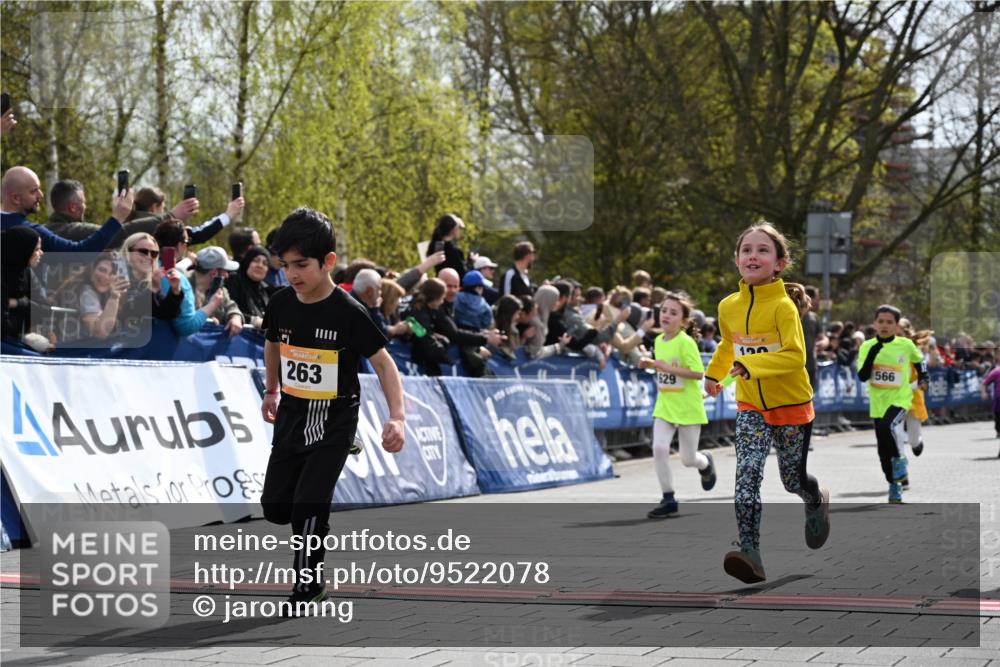 12.04.2026 - 45. Internationalen Wilhelmsburger Insellauf J. Mangold http://msf.ph/oto/9522078 12.04.2026 14:21:20 Ziel 821, 99, 771, 62, 768, 937, 263, 139, 1611, 629, 566, 564, 607, 980 meine-sportfotos.de