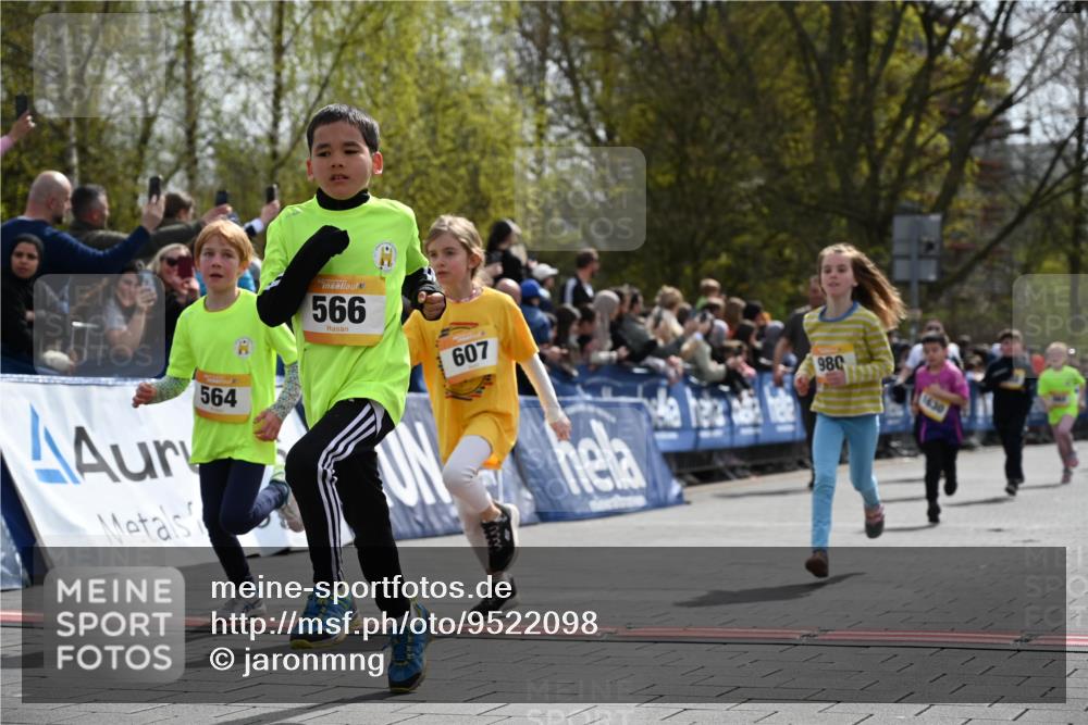 12.04.2026 - 45. Internationalen Wilhelmsburger Insellauf J. Mangold http://msf.ph/oto/9522098 12.04.2026 14:21:23 Ziel 937, 263, 139, 1611, 629, 566, 564, 607, 980, 1630, 991, 302, 562, 309, 282 meine-sportfotos.de