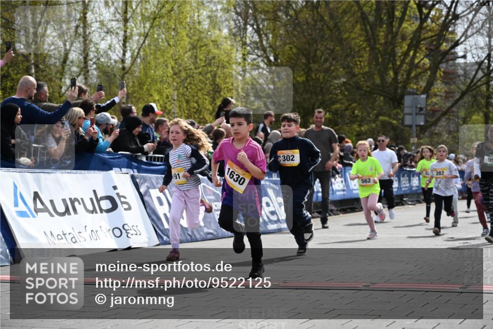 12.04.2026 - 45. Internationalen Wilhelmsburger Insellauf J. Mangold http://msf.ph/oto/9522125 12.04.2026 14:21:25 Ziel 629, 566, 564, 607, 980, 1630, 991, 302, 562, 309, 282, 528, 797, 984, 811, 128, 828 meine-sportfotos.de