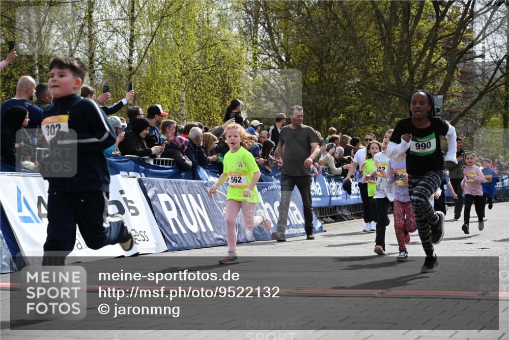 12.04.2026 - 45. Internationalen Wilhelmsburger Insellauf J. Mangold http://msf.ph/oto/9522132 12.04.2026 14:21:26 Ziel 566, 564, 607, 980, 1630, 991, 302, 562, 309, 282, 528, 797, 984, 811, 128, 828, 1005 meine-sportfotos.de