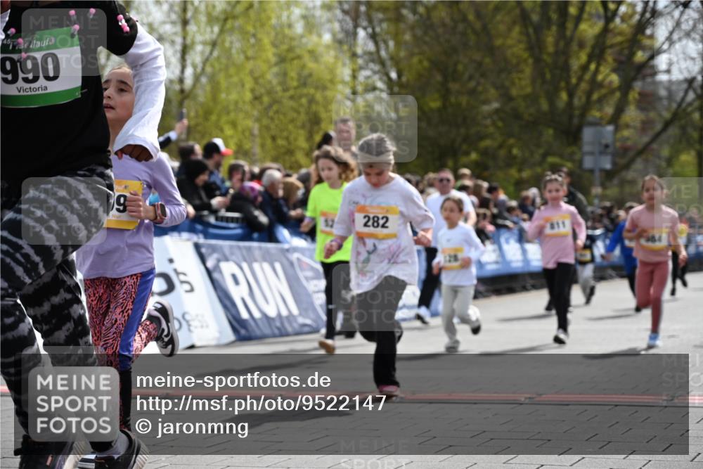 12.04.2026 - 45. Internationalen Wilhelmsburger Insellauf J. Mangold http://msf.ph/oto/9522147 12.04.2026 14:21:28 Ziel 1630, 991, 302, 562, 309, 282, 528, 797, 984, 811, 128, 828, 1005, 925, 253, 988, 964 meine-sportfotos.de