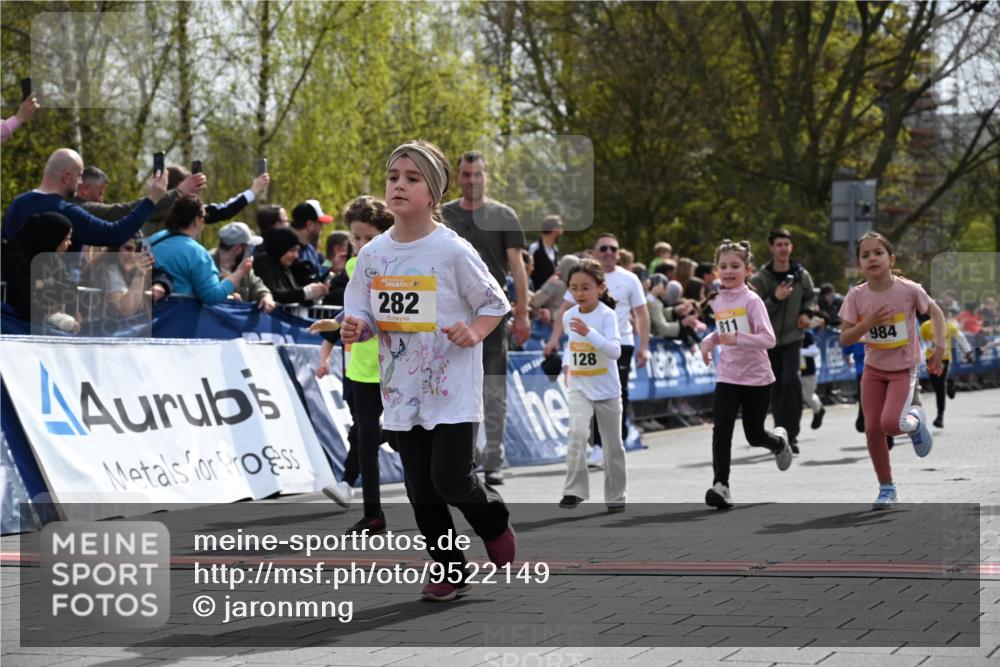 12.04.2026 - 45. Internationalen Wilhelmsburger Insellauf J. Mangold http://msf.ph/oto/9522149 12.04.2026 14:21:28 Ziel 1630, 991, 302, 562, 309, 282, 528, 797, 984, 811, 128, 828, 1005, 925, 253, 988, 964 meine-sportfotos.de