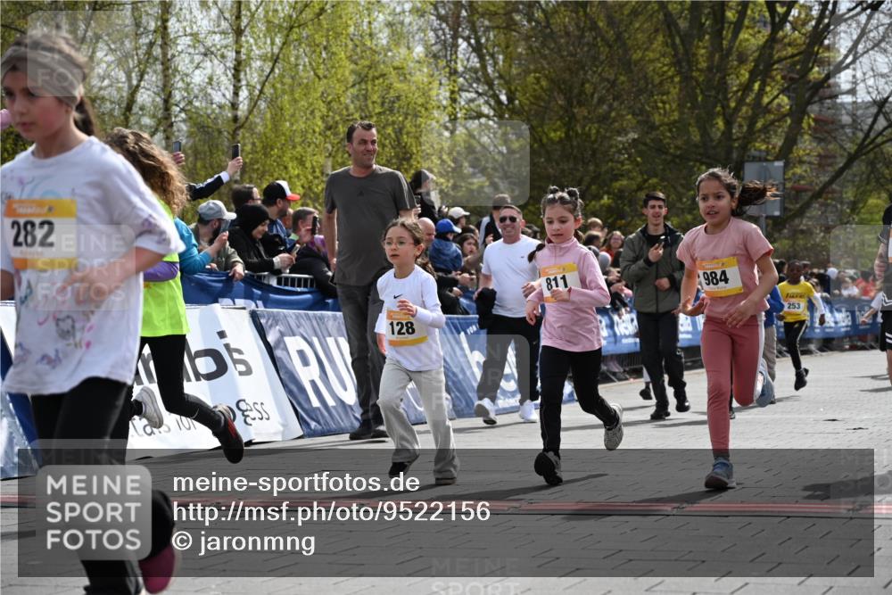 12.04.2026 - 45. Internationalen Wilhelmsburger Insellauf J. Mangold http://msf.ph/oto/9522156 12.04.2026 14:21:29 Ziel 1630, 991, 302, 562, 309, 282, 528, 797, 984, 811, 128, 828, 1005, 925, 253, 988, 964 meine-sportfotos.de